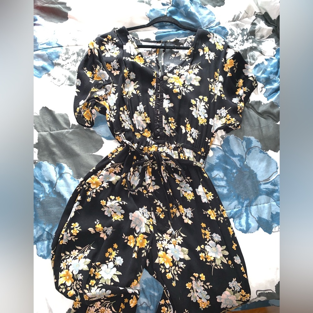 American Eagle Jumpsuit. Size Medium